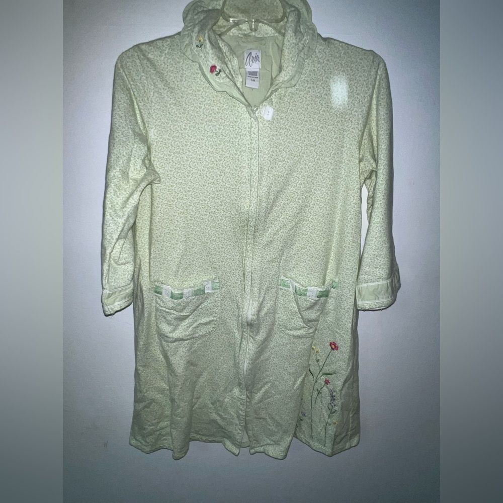 Aria 100% cotton Women's Robe with zip front and embroidery detail size small